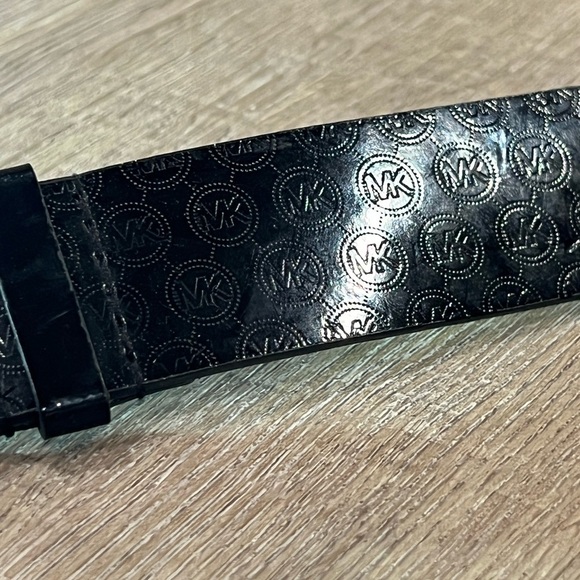 Michael Kors Brass Buckle Black Leather Monogram MK Logo Everywhere Belt Small - Picture 4 of 9